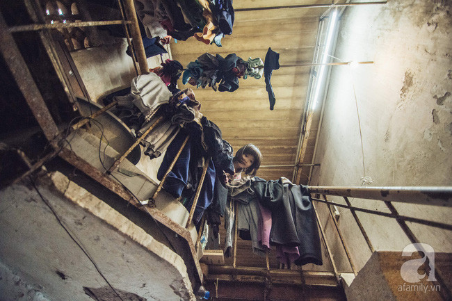 Gặp cô bé mặc đồ cũ chất như fashionista ở Hà Nội: Bé mơ làm người mẫu và thèm được đi học - Ảnh 8.