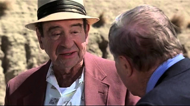 The Odd Couple II (1998):The Odd Couple là bộ phim hài nổi tiếng ra đời vào năm 1968 của hai ngôi sao Jack Lemmon và Walter Matthau, với nội dung xoay quanh đôi bạn cùng ly dị vợ, có tính cách trái ngược nhưng vẫn quyết định dọn đến ở cùng nhau. Thành công phòng vé khiến các nhà sản xuất tạo ra phiên bản sitcom của bộ phim. Nhưng phần hậu truyện trên màn ảnh thì phải mãi 30 năm sau mới ra đời. Thành công thuyết phục cả Lemmon và Matthau trở lại, nhưng The Odd Couple II tỏ ra hết sức thừa thãi. Sự màu nhiệm của bộ phim năm 1968 không còn nữa, và tập hậu truyện nhận đủ thứ lời chê bai vì nội dung bôi vẽ, tẻ nhạt. 10 bo phim noi tieng mat toi 30 nam moi co phan hau truyen hinh anh 7