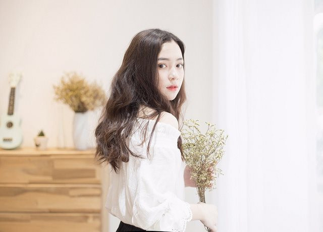 Dù dành thời gian cho đam mê làm mẫu ảnh nhưng Phi Linh vẫn sở hữu thành tích học tập đáng nể