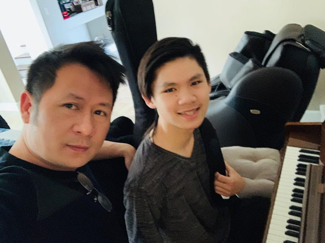 Quý tử 16 tuổi nhà Bằng Kiều vừa điển trai vừa hát hay, đàn giỏi hình ảnh 3 quy tu 16 tuoi nha bang kieu vua dien trai vua hat hay, dan gioi hinh anh 3