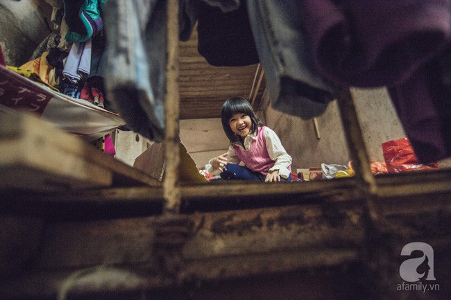 Gặp cô bé mặc đồ cũ chất như fashionista ở Hà Nội: Bé mơ làm người mẫu và thèm được đi học - Ảnh 7.