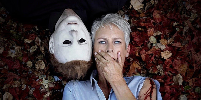 Halloween (2018): Là tác phẩm thứ 11 của thương hiệu, nhưng Halloween thực tế là phần hậu truyện trực tiếp của nguyên tác ra đời năm 1978. Các nhà làm phim đã mạnh dạn gạt bỏ toàn bộ sự kiện của 9 tập phim trước đó, và khiến các fan ruột của bộ phim gốc thỏa lòng. Đội ngũ sản xuất chắc chắn muốn kiếm thêm doanh thu từ Halloween, nhưng đồng thời kỳ vọng tạo ra một bộ phim thực sự chất lượng. Và Halloween của năm 2018 cho thấy tương lai xán lạn của Michael Myers trên màn ảnh. 10 bo phim noi tieng mat toi 30 nam moi co phan hau truyen hinh anh 2