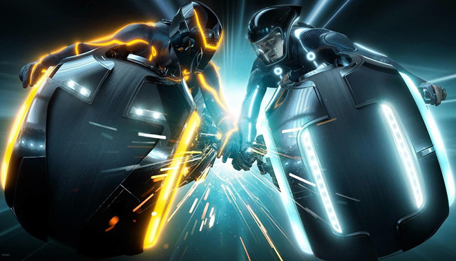 TRON: Legacy (2010):TRON (1982) được coi là tác phẩm đột phá đối với dòng phim khoa học viễn tưởng vào thập niên 1980 khi vẽ ra thế giới ảo kỳ lạ nhưng vô cùng hấp dẫn. Song, phải gần ba thập kỷ sau, phần tiếp theo TRON: Legacy mới ra đời. Tác phẩm trở nên vô cùng ảo diệu nhờ công nghệ kỹ xảo tân tiến. Tuy nhiên, có lẽ cốt truyện an toàn đã khiến bộ phim không gây được hiệu ứng cần thiết tại phòng vé. Hậu quả là TRON sẽ không có phần ba, hoặc được làm mới hoàn toàn. 10 bo phim noi tieng mat toi 30 nam moi co phan hau truyen hinh anh 5