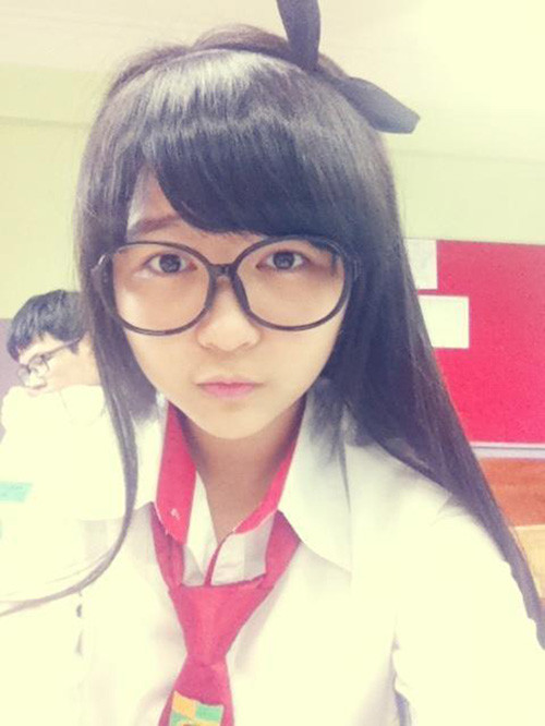 Bờm tóc, bờm vải cũng được nhiều nữ sinh yêu thích khi đi học. lam-dep-di-hoc-8-7340-1443003389.jpg