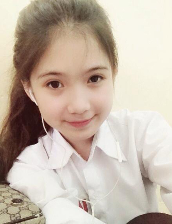 Kính áp tròng/giãn tròng giúp mắt to tròn long lanh hơn mà vẫn không bị phản cảm khi đi học. lam-dep-di-hoc-7-4598-1443003389.jpg