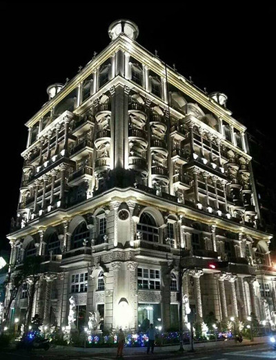 Đại gia chi 13 triệu đôla xây nhà cho... 4 vợ ở chung ảnh 1 Tòa nhà của ông Hu xây theo kiến trúc châu Âu, bao quanh là hàng cây anh đào. Ảnh: Taiwan News.