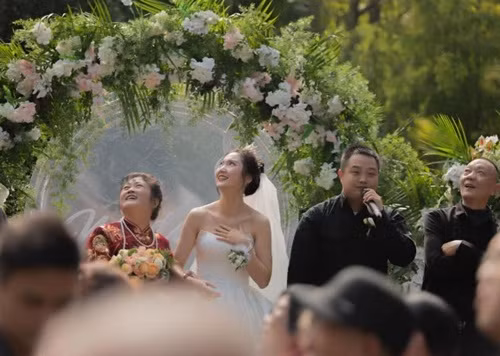 Ý tưởng của chú rể khiến cô dâu vô cùng bất ngờ.