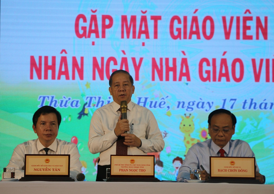 Ông Phan Ngọc Thọ - Chủ tịch UBND tỉnh Thừa Thiên Huế cùng đại diện lãnh đạo Sở GD-ĐT, Sở Nội vụ, Sở Tài chính gỡ rối cho giáo viên mầm non Ông Phan Ngọc Thọ - Chủ tịch UBND tỉnh Thừa Thiên Huế cùng đại diện lãnh đạo Sở GD-ĐT, Sở Nội vụ, Sở Tài chính gỡ rối cho giáo viên mầm non