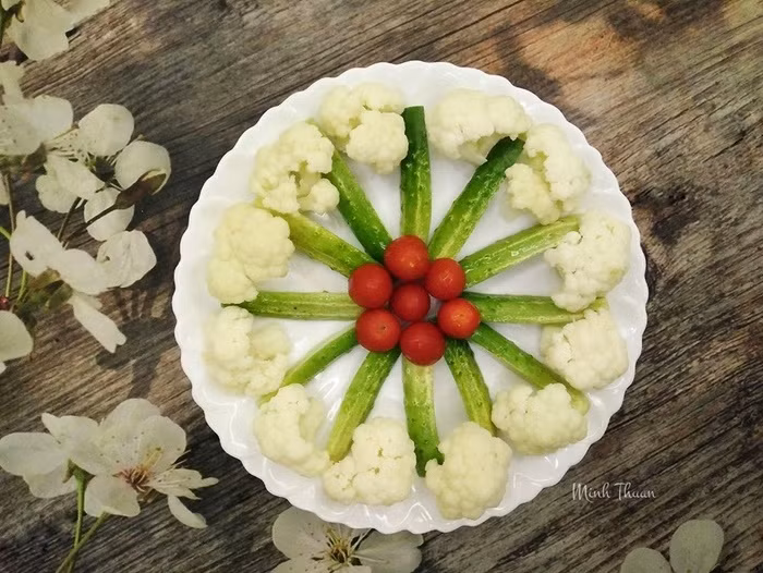 Mẹ đảm hô biến đĩa rau luộc xanh mát đẹp như tranh vẽ