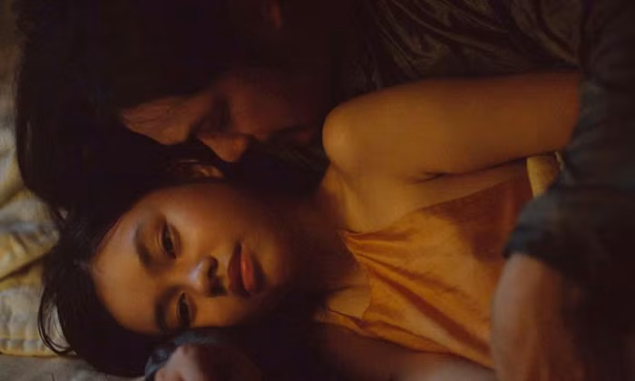 Ca xa hoi len an nan au dam nhung lai tung ho viec de co be 13 tuoi dong canh nong voi nguoi lon hinh anh 3