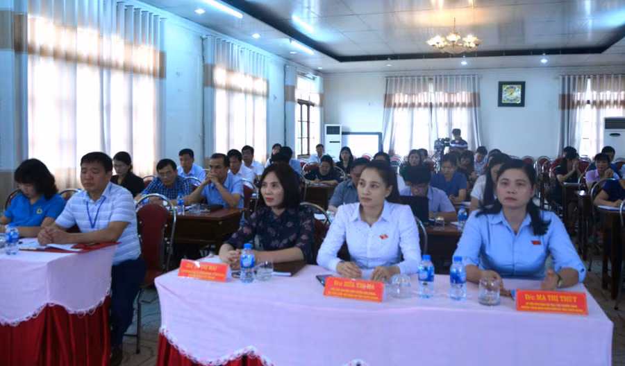 Đại diện các nhà trường trên địa bàn tỉnh Tuyên Quang tại buổi làm việc