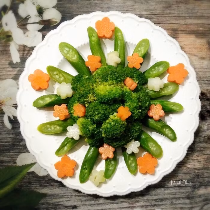 Mẹ đảm hô biến đĩa rau luộc xanh mát đẹp như tranh vẽ