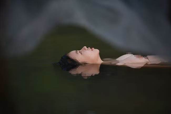 Ca xa hoi len an nan au dam nhung lai tung ho viec de co be 13 tuoi dong canh nong voi nguoi lon hinh anh 1