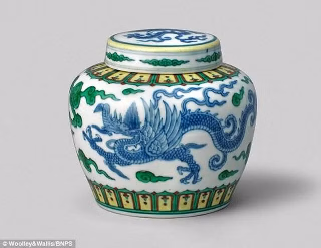 Mua chiếc bình 300.000 đồng về bỏ xó, bất ngờ 30 tỷ đồng rơi vào đầu - 3