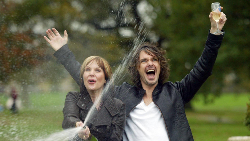 Ly hôn, giết vợ sau khi trúng giải độc đắc triệu USD ảnh 2 Khi giai doc dac trieu USD la khoi dau cua con ac mong cuoc doi hinh anh 2