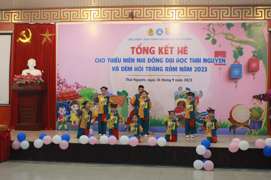 Các tiết mục văn nghệ đặc sắc. Các tiết mục văn nghệ đặc sắc.
