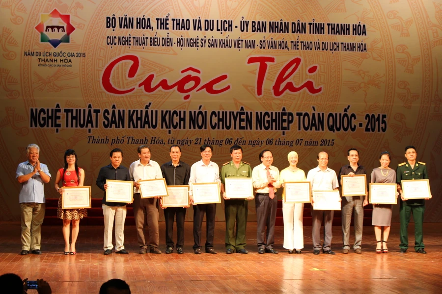 Thanh Hóa: Trao giải cuộc thi nghệ thuật sân khấu kịch nói chuyên nghiệp 2015