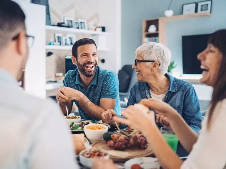 Hãy trải nghiệm cuộc gặp gỡ với thái độ vui vẻ và một cái nhìn tích cực. (Ảnh: ITN). Hãy trải nghiệm cuộc gặp gỡ với thái độ vui vẻ và một cái nhìn tích cực. (Ảnh: ITN).