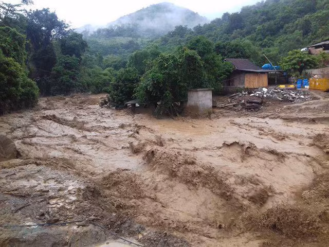 Cơn lũ quét xảy ra tại xã Tà Cạ (Kỳ Sơn, Nghệ An) vào cuối tháng 7/2017
