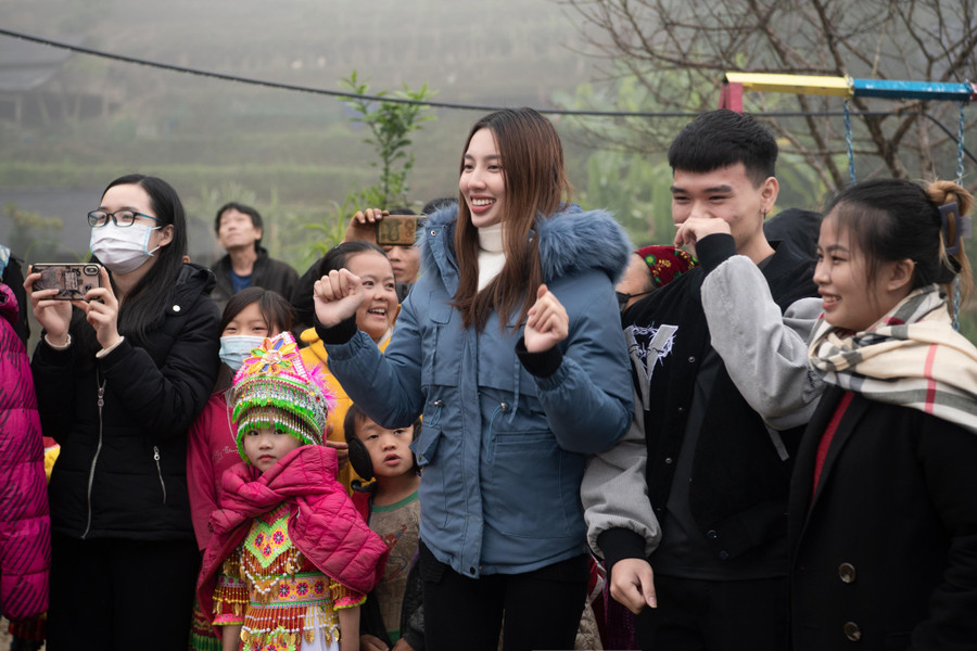 Hình ảnh Thuỳ Tiên trong chuyến từ thiện ở Cao Bằng. Hình ảnh Thuỳ Tiên trong chuyến từ thiện ở Cao Bằng.