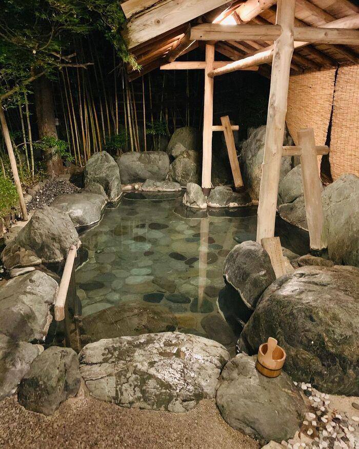 Suối nước nóng là một nét đẹp trong văn hóa cộng đồng Nhật Bản. Ảnh: @allisonmaxon. Suối nước nóng là một nét đẹp trong văn hóa cộng đồng Nhật Bản. Ảnh: @allisonmaxon.