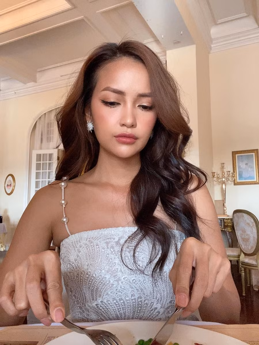 28 tuổi là chọn lựa vừa vặn cho ngôi Hoa hậu