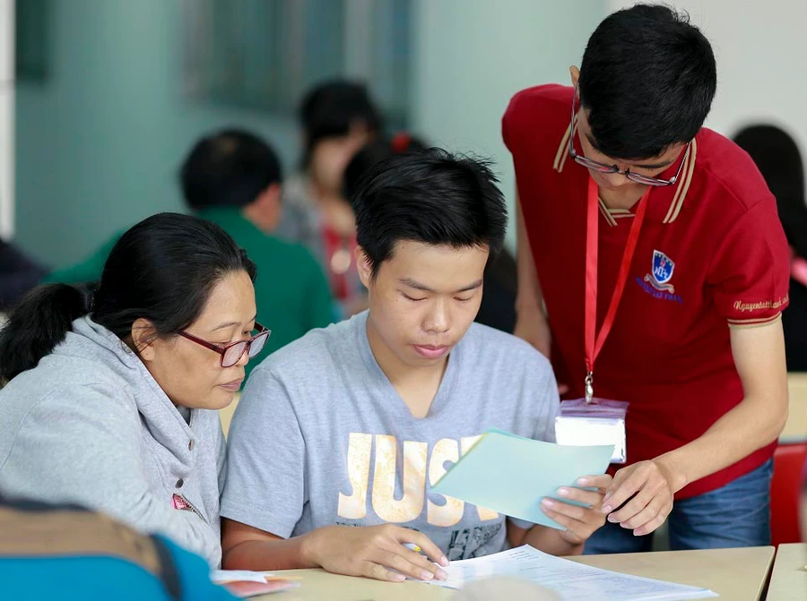 Điểm chuẩn các trường tốp đầu tăng là điều bình thường trong tuyển sinh