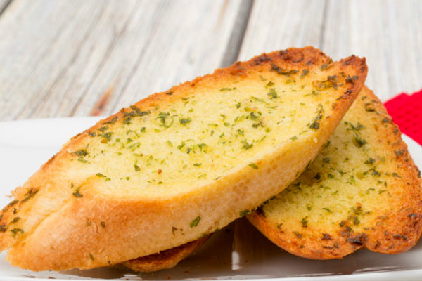 Bí quyết làm 6 món ngon từ bánh mì cũ ảnh 2 Bí quyết làm 6 món ngon từ bánh mì cũ ảnh 2