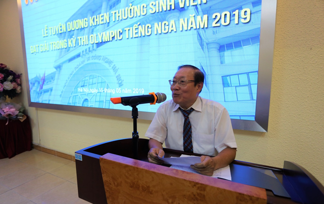 ThS. Lê Thanh Vạn Chủ nhiệm Khoa tiếng Nga thông báo kết quả tại Kỳ thi Olympic năm 2019. Ảnh: Việt Anh ThS. Lê Thanh Vạn Chủ nhiệm Khoa tiếng Nga thông báo kết quả tại Kỳ thi Olympic năm 2019. Ảnh: Việt Anh