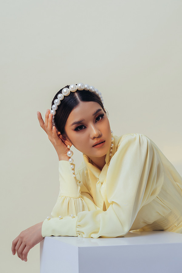 9x quyết định theo đuổi hình tượng đa phong cách, vẫn giữ lại chất riêng của bản thân, vẫn là một Hoàng Yến Chibi dễ thương, trong sáng nhưng sẽ có sự biến hoa đa dạng theo từng ngữ cảnh. 9x quyết định theo đuổi hình tượng đa phong cách, vẫn giữ lại chất riêng của bản thân, vẫn là một Hoàng Yến Chibi dễ thương, trong sáng nhưng sẽ có sự biến hoa đa dạng theo từng ngữ cảnh.