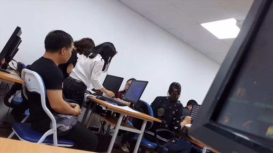 Thí sinh trong phòng thi của ĐH Đông Đô. Ảnh: Báo Lao động