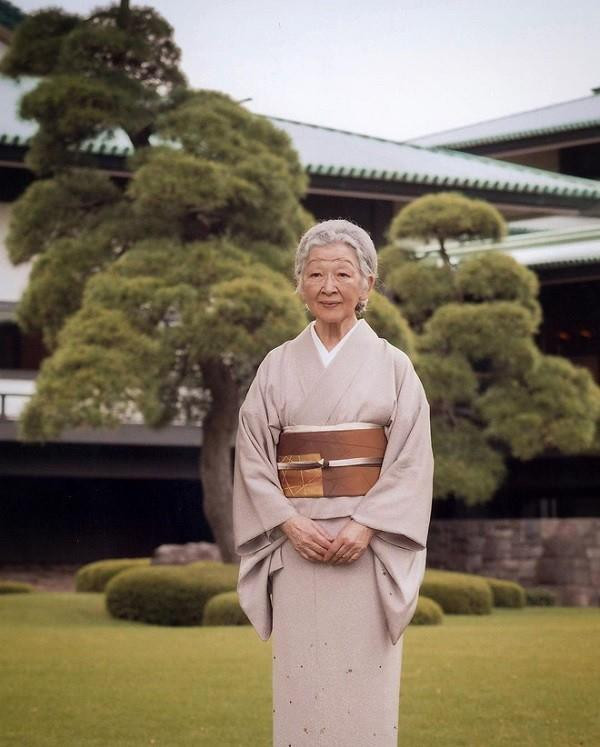 Những bộ kimono - trang phục truyền thống của phụ nữ Nhật Bản, sẽ không thể thiếu trong phong cách của cựu Hoàng hậu Michiko.