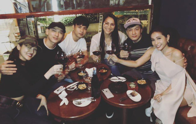 Bảo Anh và Hồ Quang Hiếu bên nhau trong buổi tiệc với bạn bè cách đây không lâu.