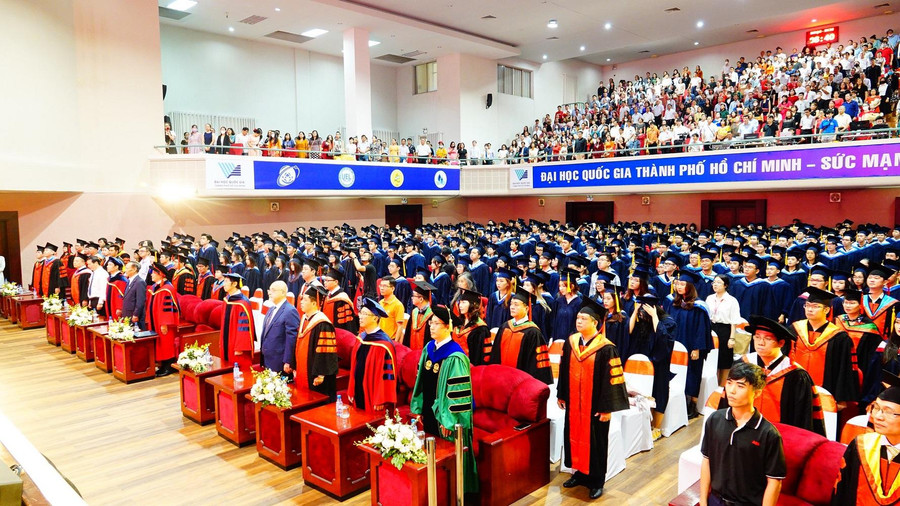 Quang cảnh buổi lễ trao bằng tốt nghiệp của Trường ĐH Quốc tế.