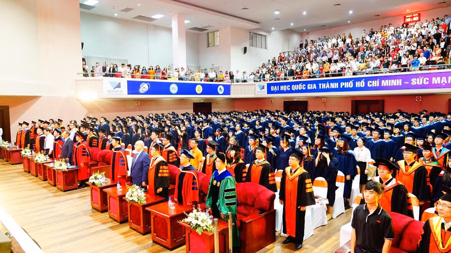 Quang cảnh buổi lễ trao bằng tốt nghiệp của Trường ĐH Quốc tế. Quang cảnh buổi lễ trao bằng tốt nghiệp của Trường ĐH Quốc tế.