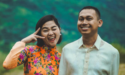 Cô dâu Sài Gòn trang trí đám cưới bằng lá chuối, hoa dại ảnh 3 Vợ chồng trẻ tổ chức đám cưới mình như một ngày hội thân mật, vui vẻchobạn bè, người thân. Ảnh: Kim Anh