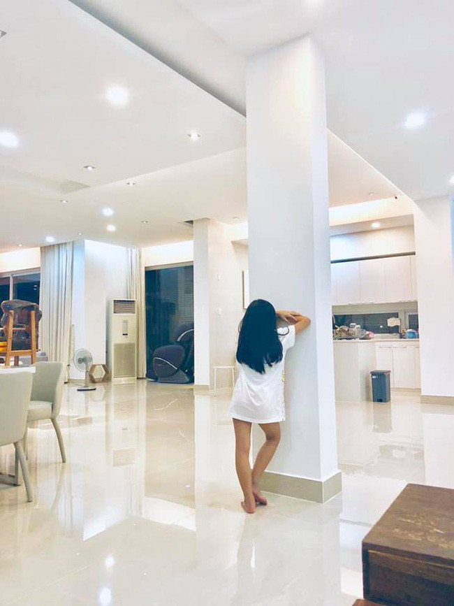 Thủy Tiên phạt con gái úp mặt vào tường với lý do khiến ai cũng phải ngã ngửa - Ảnh 1. Thủy Tiên phạt con gái úp mặt vào tường với lý do khiến ai cũng phải ngã ngửa - Ảnh 1.