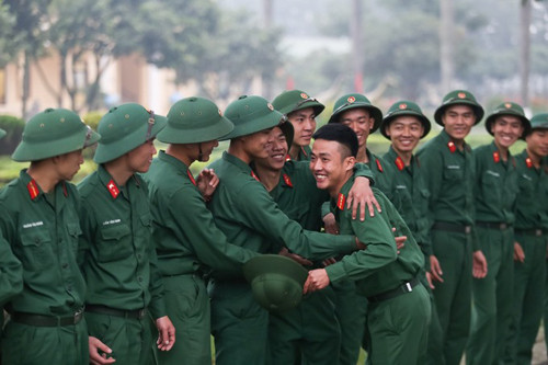 Bộ Quốc phòng yêu cầu "đánh giá tỉ mỉ" chiến sĩ nhập ngũ có hình xăm