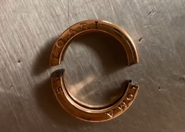 Cô gái đau khổ vì phải cắt chiếc nhẫn kỷ niệm do tăng cân, nhưng cách xử lý của bạn trai mới khiến mọi người chú ý - Ảnh 4.