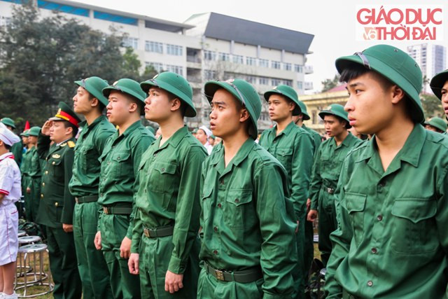 Sáng 20/9 tại Hà Nội, nhiều quận/huyện và các đơn vị chỉ huy quân sự đã tiến hành Lễ giao nhận quân năm 2019. Từ sáng sớm, hàng trăm người dân khu vực Cầu Giấy đã tập trung tại Sân vận động Nghĩa Tân, động viên các tân binh lên đường nhập ngũ.