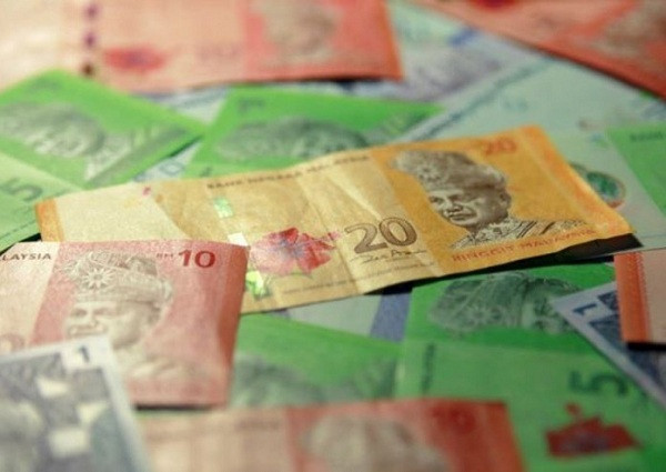 Bị bắt vì đưa tiền giả cho hôn thê trước ngày cưới ảnh 1 Bị bắt vì đưa tiền giả cho hôn thê trước ngày cưới