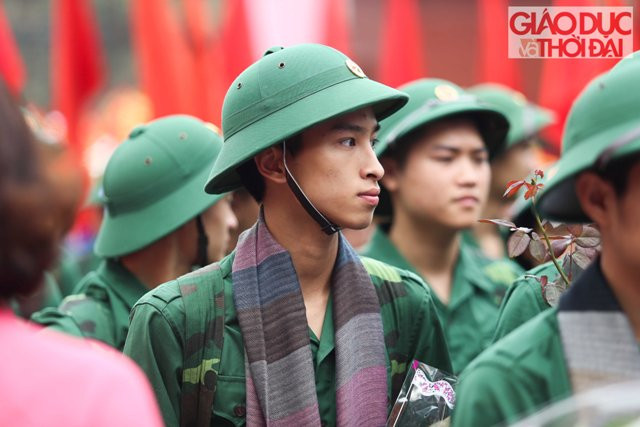 Ánh mắt của những tân binh luôn hướng về phía những người thân của mình