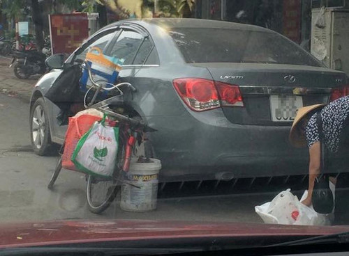 Tựa nhờ tí thôi mà. Tựa nhờ tí thôi mà.
