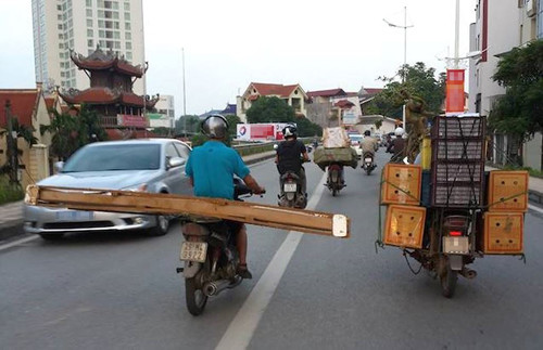 Tránh ra nào, đường này tôi mua rồi. Tránh ra nào, đường này tôi mua rồi.