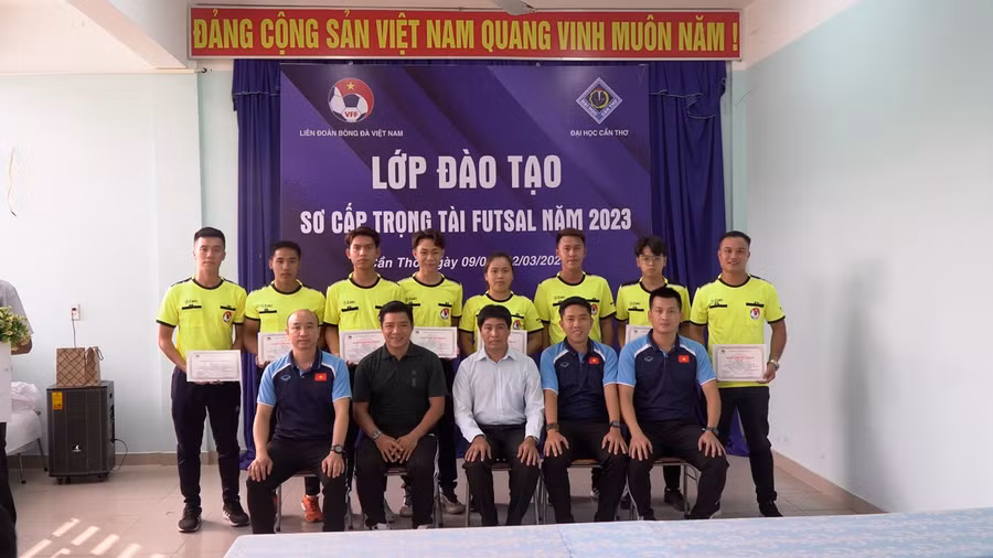 Liên đoàn Bóng đá Việt Nam cấp 60 chứng chỉ Sơ cấp trọng tài VFF.