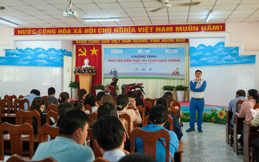 Các hoạt động tại chương trình. Các hoạt động tại chương trình.