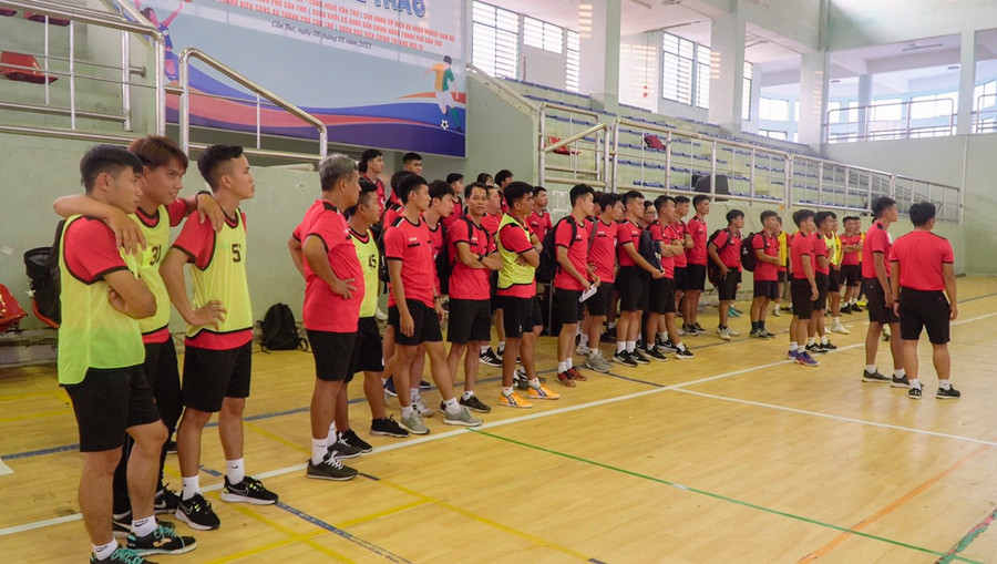 Các học viên tham gia thực hành tại lớp đào tạo. Các học viên tham gia thực hành tại lớp đào tạo.