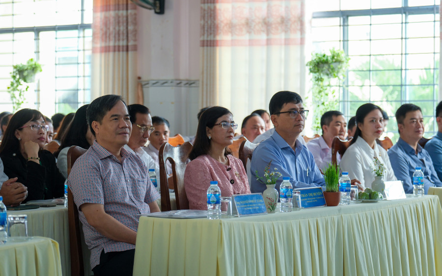 Tham dự ngày hội có Sở GD&ĐT Hậu Giang và Sở GD&ĐT An Giang. Tham dự ngày hội có Sở GD&ĐT Hậu Giang và Sở GD&ĐT An Giang.