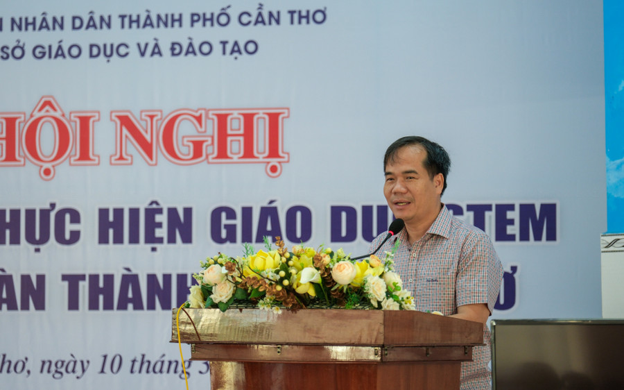 Ông Nguyễn Phúc Tăng, Phó Giám đốc Sở GD&ĐT TP Cần Thơ tuyên bố khai mạc ngày hội. Ông Nguyễn Phúc Tăng, Phó Giám đốc Sở GD&ĐT TP Cần Thơ tuyên bố khai mạc ngày hội.