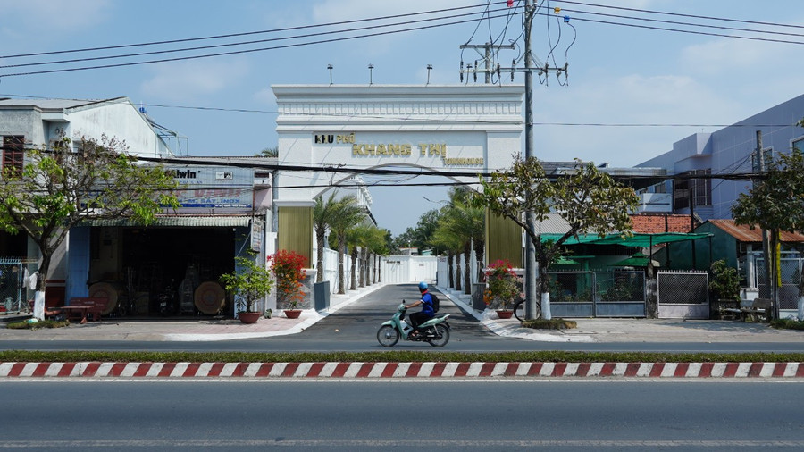 Khu phố Khang Thị trên đường Nguyễn Huệ, phường 2, thành phố Vĩnh Long, tỉnh Vĩnh Long. Khu phố Khang Thị trên đường Nguyễn Huệ, phường 2, thành phố Vĩnh Long, tỉnh Vĩnh Long.